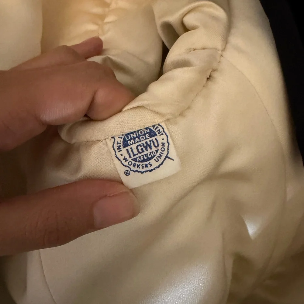 Elegant Black Velvet Women's Coat - Picture 5 of 12